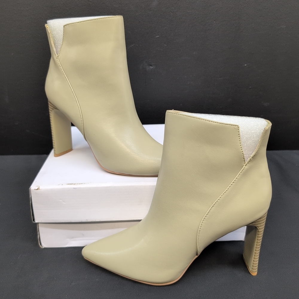 H Halston Women's Allyson Heeled Pointed Boots US 7.5 Taupe